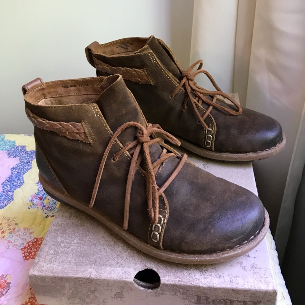 Born Temple in rust distressed boots women’s size 10